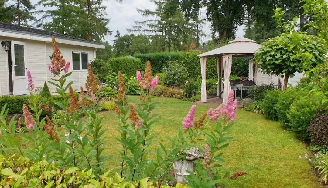 Mooi En Schoon Chalet Met Ruime Tuin En Terras-1